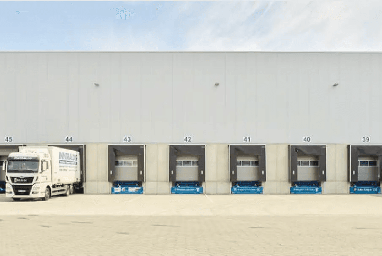 Hoppegarten - Loading Bay