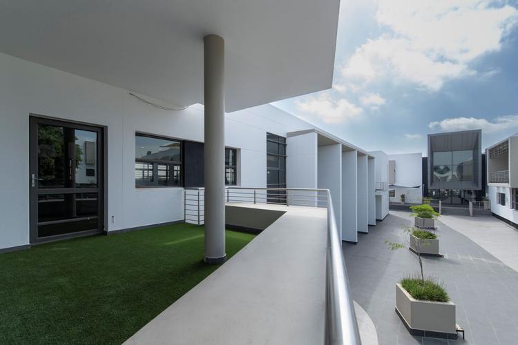 Nicol Main Office park - Outdoors