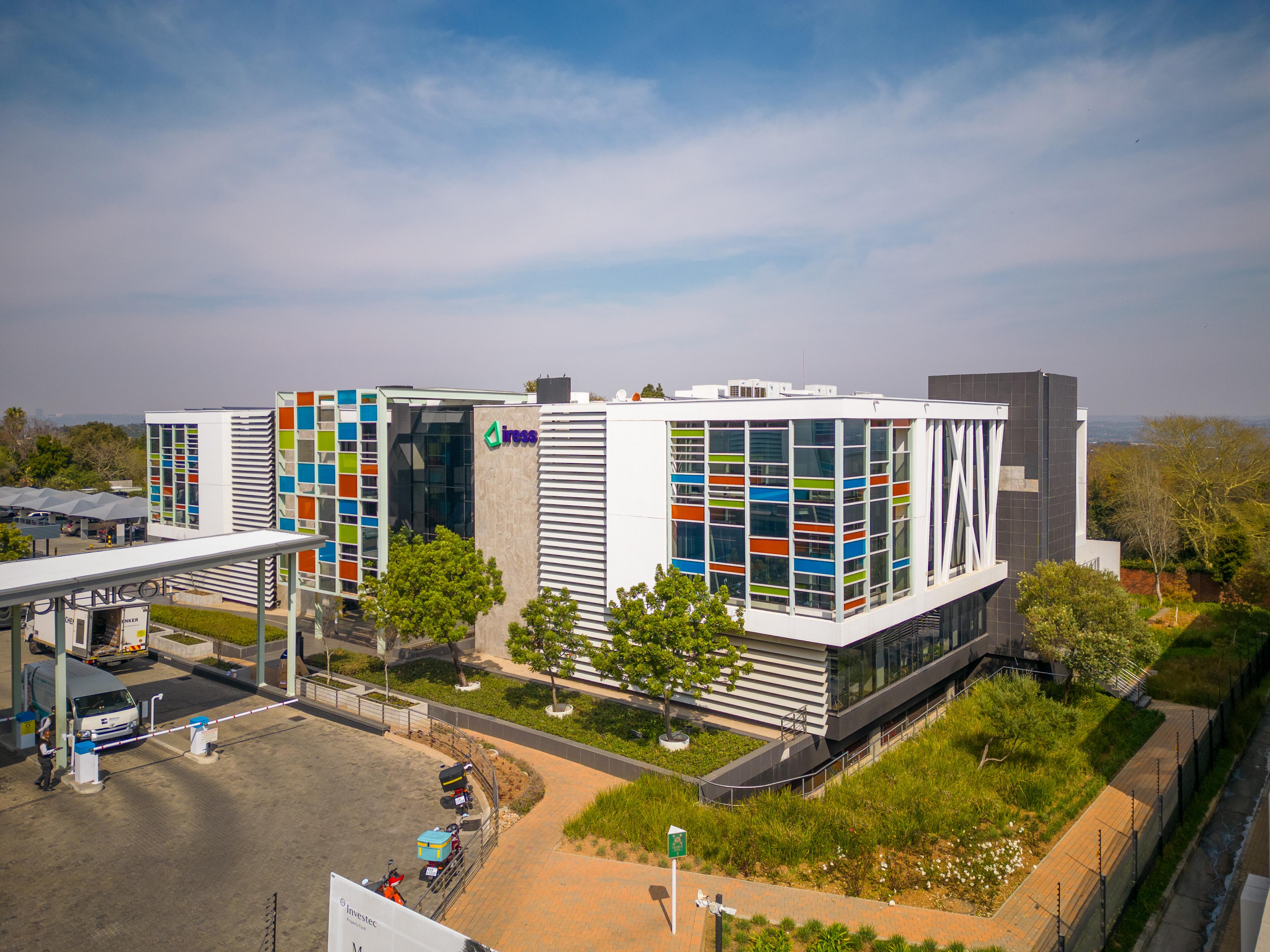 2929 on Nicol - Skyline